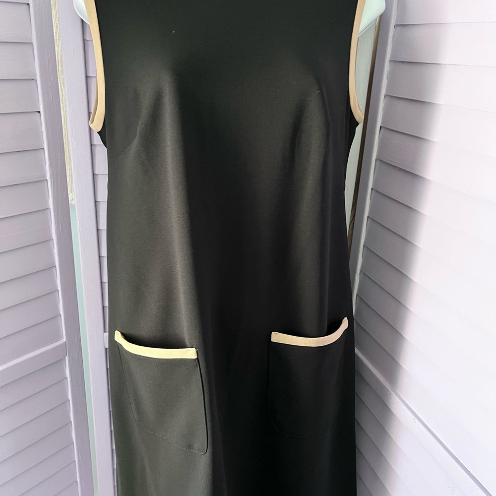 NWT Tommy Hilfiger KNIT SHEATH with Cream Accents.  Size 8. 18” p-p.  35”length
